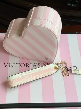 New Victoria’s Secret iconic stripe Heart Jewelry Box and wristlet keychain